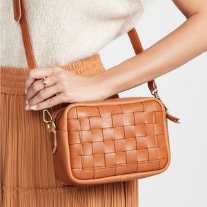 Madewell. The Transport Camera Bag: Woven Edition in desert camel
